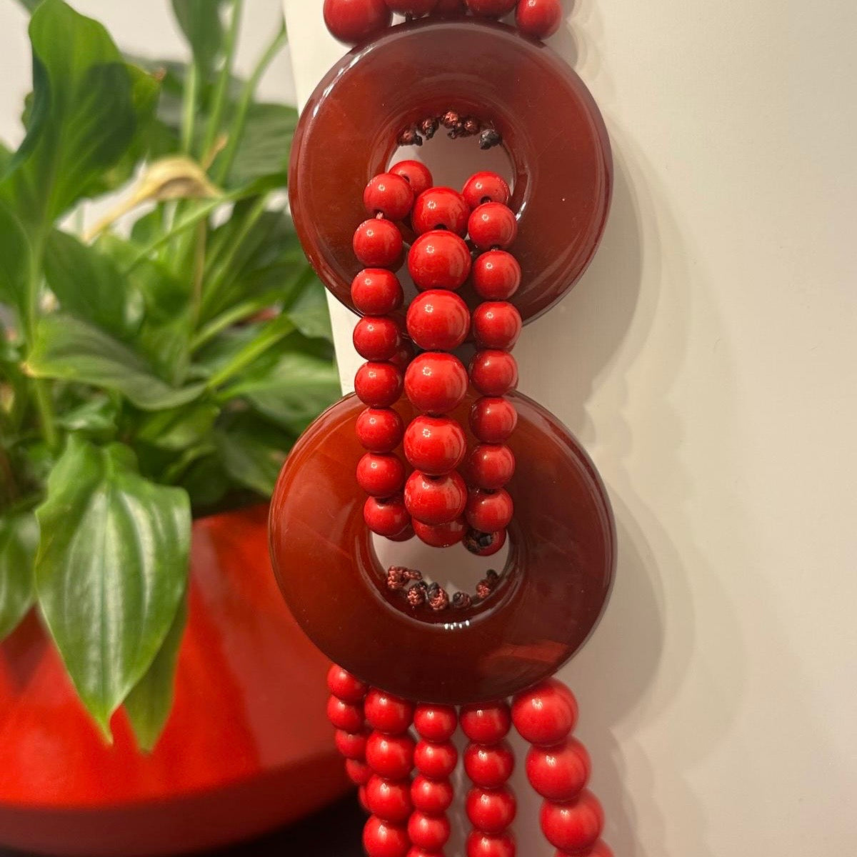 Collana in resina e corda cerata – Multifilo rosso