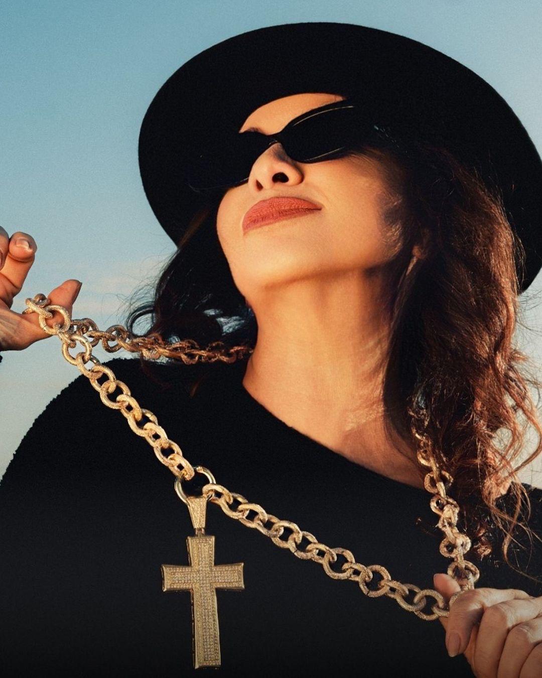 Collana con Croce in Strass Oro