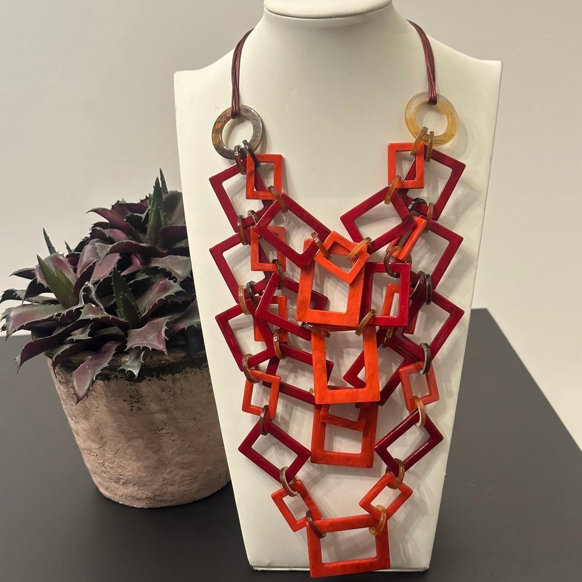 Collana in resina – Geometrica rossa