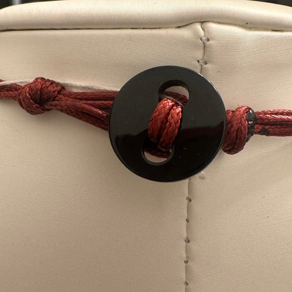 Collana in resina e corda cerata – Multifilo rosso